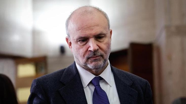 Ministero alla Salute, la rapidissima super carriera della compagna del sottosegretario Cirielli