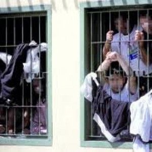 Immigrati, adesso la legge dice: "Nei CIE non pi&ugrave; di 90 giorni"
