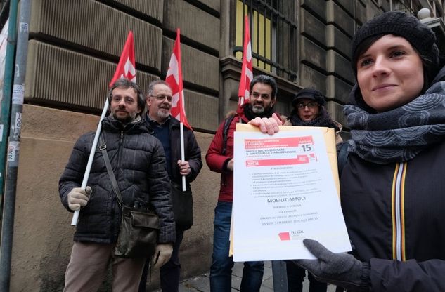 Maestri diplomati a rischio, presidio a Genova