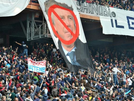Genoa travolto in casa: contestati Preziosi e giocatori