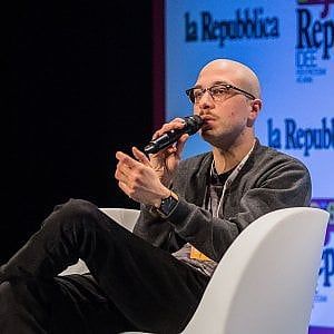 Niccolò Contessa: "Dentro le mie canzoni sui pariolini, la rabbia per l’ipocrisia radical chic"