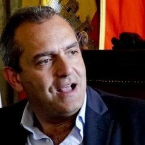  Coronavirus, de Magistris accusa la Regione: "Incomprensibile e illogico divieto di consegna a domicilio"