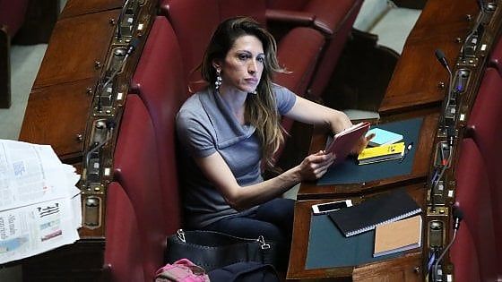 Covid, la deputata Elvira Savino positiva dopo vacanza in Sardegna: "In isolamento senza mio figlio"