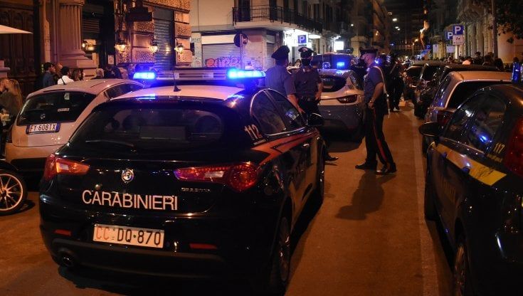 Bari, festa di 18 anni con 56 invitati: arrivano i carabinieri e chiudono sala ricevimenti. 7 multe in città