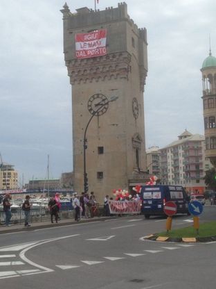 Savona in rosa avverte "Gi&ugrave; le mani dal porto"