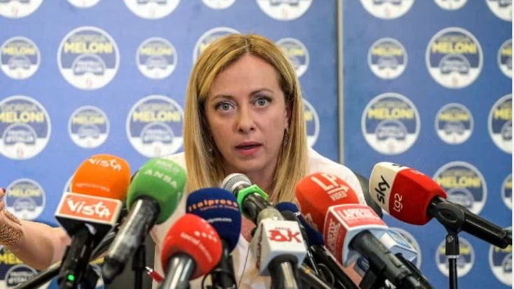 Quando Meloni chiedeva le dimissioni per gli indagati di centrosinistra: ora è colpa dei magistrati