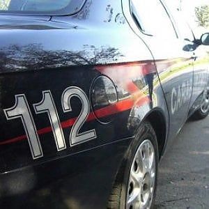 Ciampino, in tre su scooter scappano all'alt e investono carabinieri: due arresti