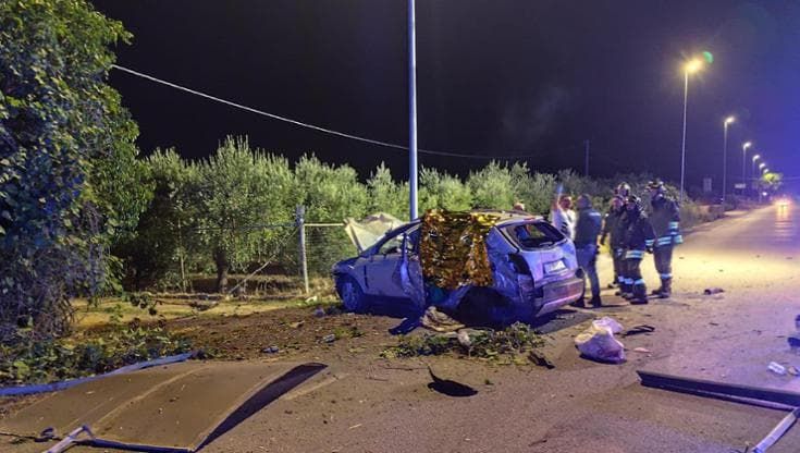 Foggia, si schianta con l’auto contro un palo: muore a 29 anni Nicola Lombardi