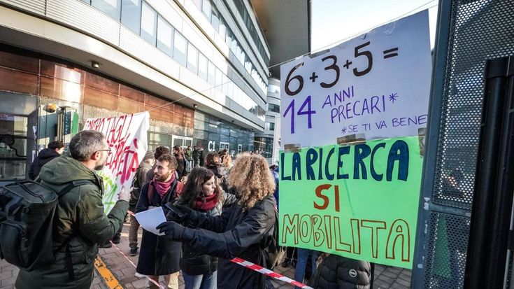 Agli atenei piemontesi fondi per assumere 125 nuovi ricercatori. Precari in sciopero: “Non basta”