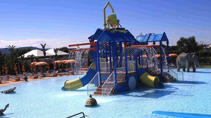 Bambino di quattro anni e mezzo annega in acquapark a Monopoli. I genitori lo hanno trovato nella piscina dell’area bimbi
