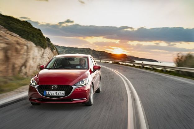  Mazda 2 