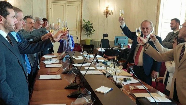 La commissione Antimafia siciliana brinda all'arresto di Messina Denaro e subito si spacca