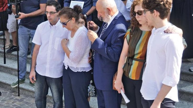 Omicidio di Sharon Verzeni, convocati in caserma gli zii della donna uccisa a Terno d’Isola. In mattinata sentita anche la madre del fidanzato Sergio Ruocco