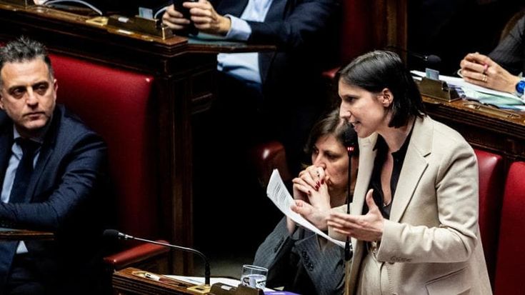 Iran, l’opposizione: “Meloni continua a scappare”. E Renzi attacca Tajani