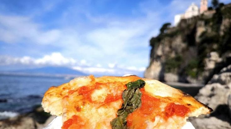 “Pizza a Vico Equense”, giuria popolare sceglie la migliore del 2026: cento stand dal 15 settembre