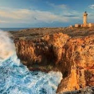 Il faro del Plemmirio a un privato: scoppia la polemica a Siracusa