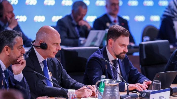 Usa, il ministro russo al G20. Gli europei protestano, escluso dalla foto di gruppo