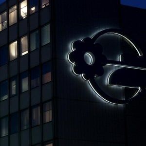 Mediaset crolla in Borsa, pesa la chiusura di Vivendi a un accordo su Premium