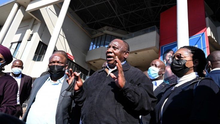 Sudafrica, il presidente Ramaphosa: "Dietro i saccheggi un piano per rovesciarmi"