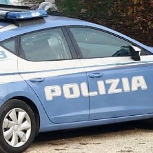 Roma, aspetta bambina fuori scuola e pretende bacio: arrestato 83enne