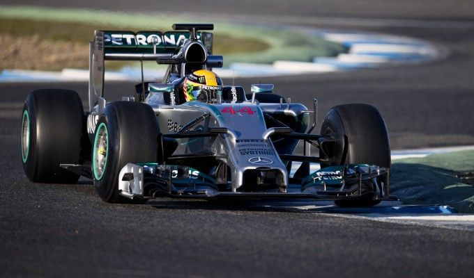 F1, test a Jerez: la Mercedes gi&agrave; vola, Red Bull nel panico