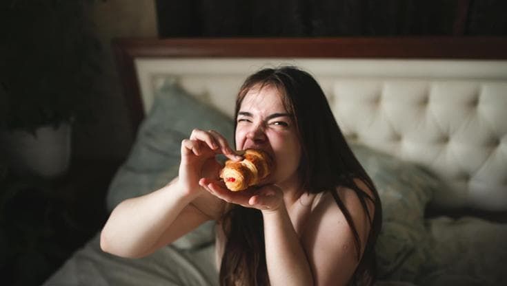 Brioche a mezzanotte? Perché il nostro orologio biologico dice “no”