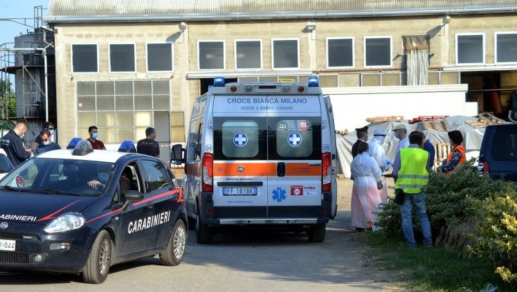 Incidente sul lavoro a Villanterio: indagato il titolare dell'azienda che si difende: "Maschere antigas non obbligatorie"