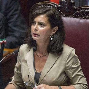 Boldrini: "Montecitorio taglier&agrave; anche i super stipendi dei burocrati"