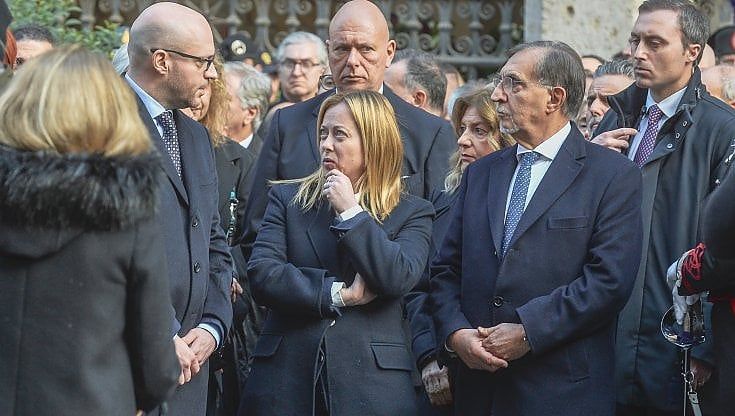 Meloni spenga quella fiamma
