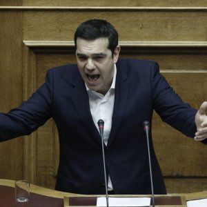 Atene, nuova Finanziaria da austerity: tagli e più tasse per il 2016