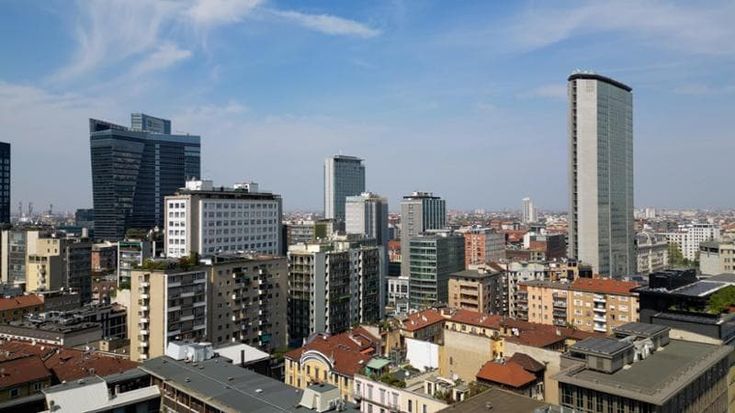 Immobiliare, ecco quanto costa comprare e affittare casa ora a Milano (e cosa conviene)