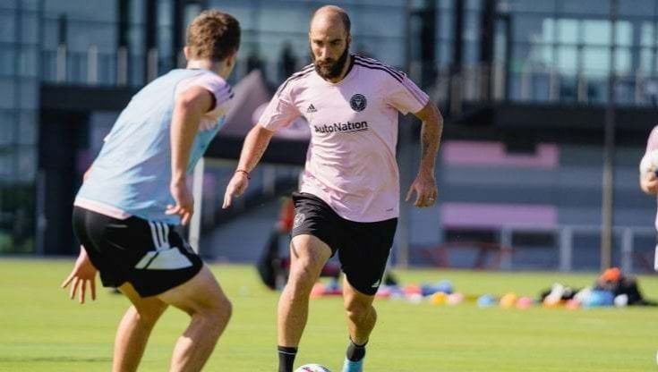 Higuain, nostalgia canaglia: torna in campo nella Kings League di Pique