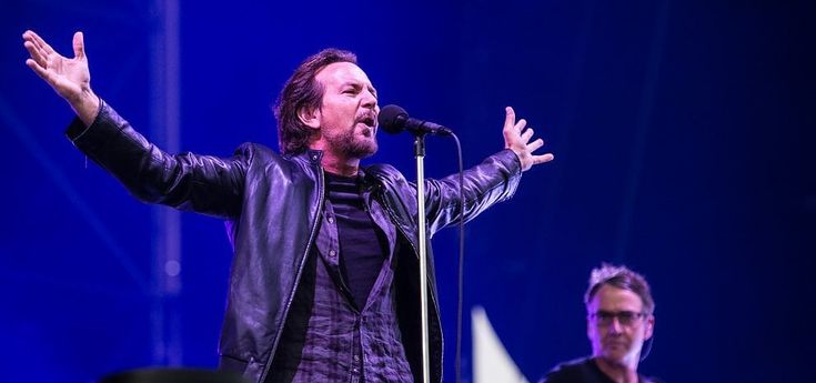 Pearl Jam, trionfo a Milano. Vedder ritrova la voce e per due ore è grande rock