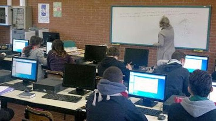 Manfredi-Tanari: sei indirizzi. “Le aziende cercano i nostri diplomati, ma il 50% va all’università”