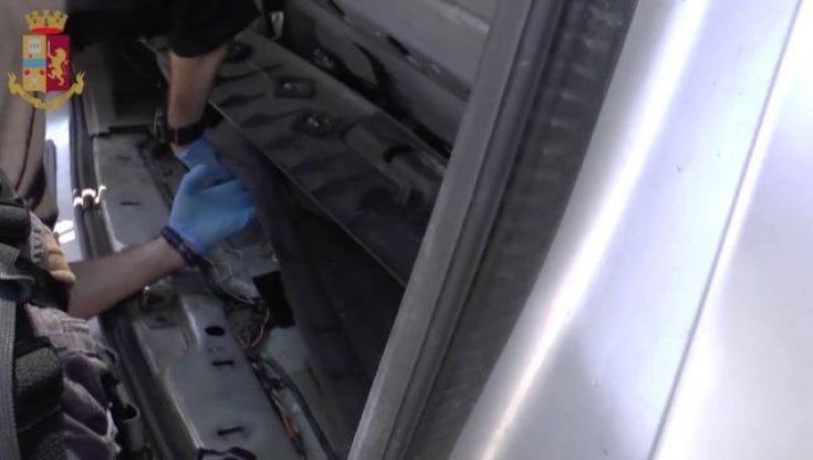 Procura: "Smantellata più grande centrale d'Europa di fabbricazione documenti falsi per foreign fighter"