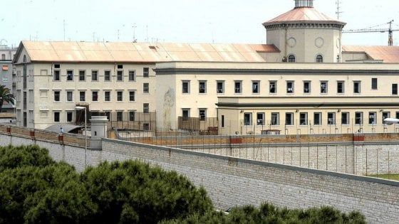Bari, rapinatore incrocia in carcere il sosia arrestato al suo posto e lo scagiona: libero dopo 5 mesi