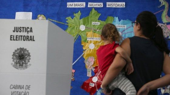 Brasile al voto, Bolsonaro spera nel trionfo al primo turno