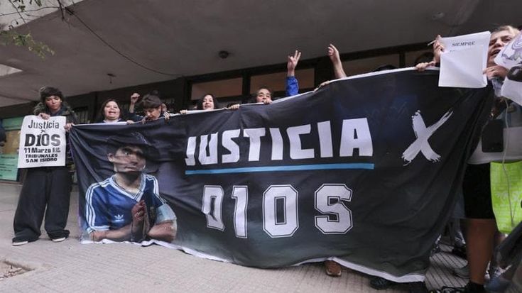 “Maradona in agonia per 12 ore”: la testimonianza del medico dopo l’autopsia