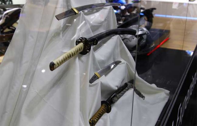 Katana, Suzuki moto, storia e spade