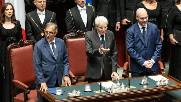 Mattarella celebra la Costituente. Standing ovation in aula. Ma Salvini e vannacciani marcano visita