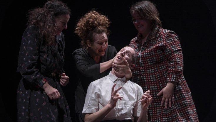 Misericordia: sul palco di Teatro Due l'affresco umano di Emma Dante 