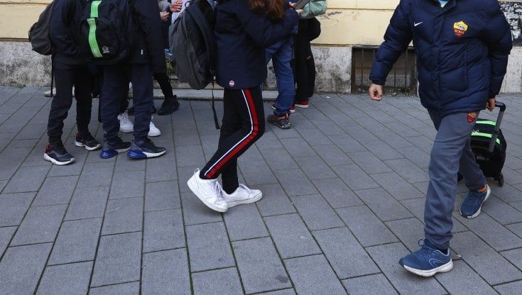 Livorno, sesso dentro la scuola, due adolescenti ripresi in un video