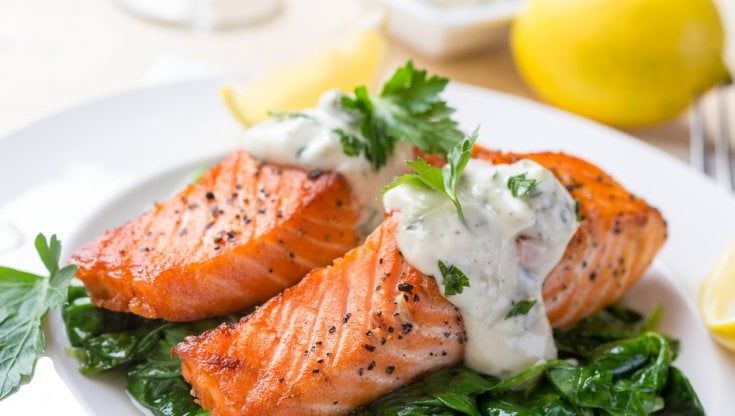 Trota salmonata con salsa al dragoncello