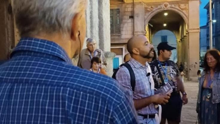 Gruppo di turisti senza gli auricolari alle Cinque Terre, multata la guida