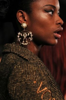 Gli accessori tormentone della sfilata di Moschino