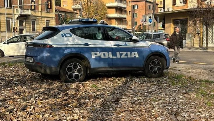 Ragazzini rubano le bici a due undicenni e ne colpiscono uno con un manganello