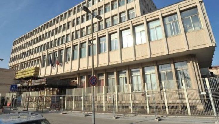  Abusa di bimbe durante lezioni a casa, condannato a 12 anni