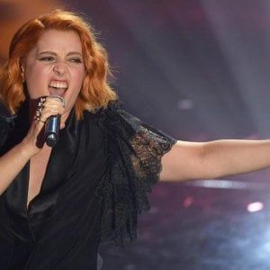 Noemi e "La luna" in Piazzetta Reale, Luché incontra i fan da Feltrinelli
