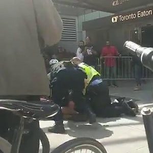 Basket, Nba: spari durante la festa dei Raptors, tragedia sfiorata a Toronto