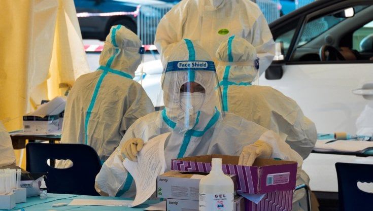 Tutti i pericoli delle varianti Xe e Xj, il mix che nasconde il virus ai vaccini